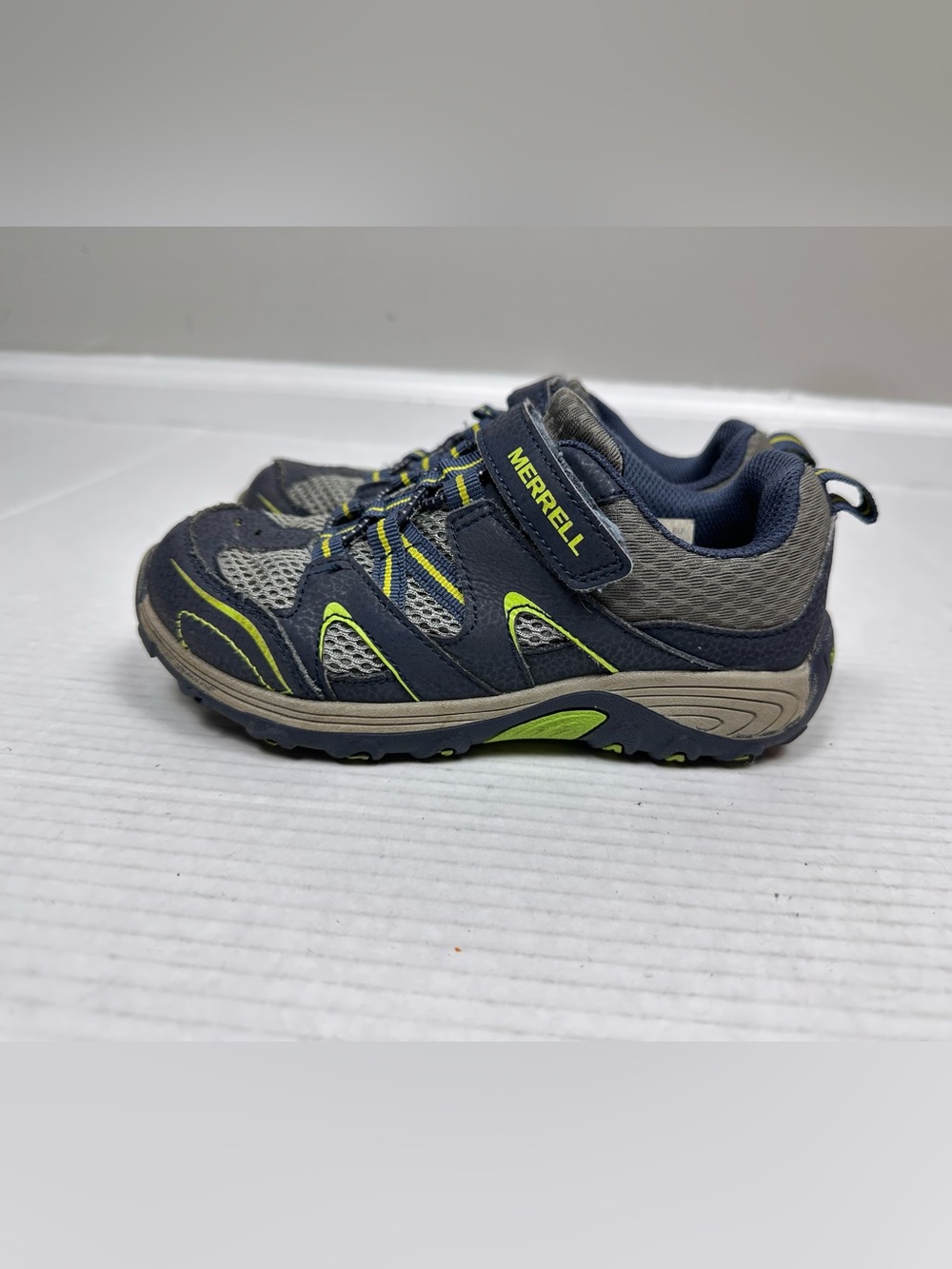 Merrell Trail Chaser Kids Sneakers in Navy/Lime Size 13.5 Wide